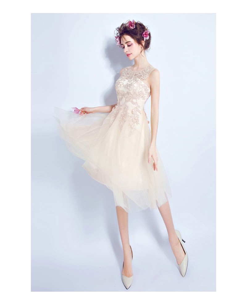 Champagne A-line Scoop Neck Knee-length Tulle Formal Dress With Appliques Lace