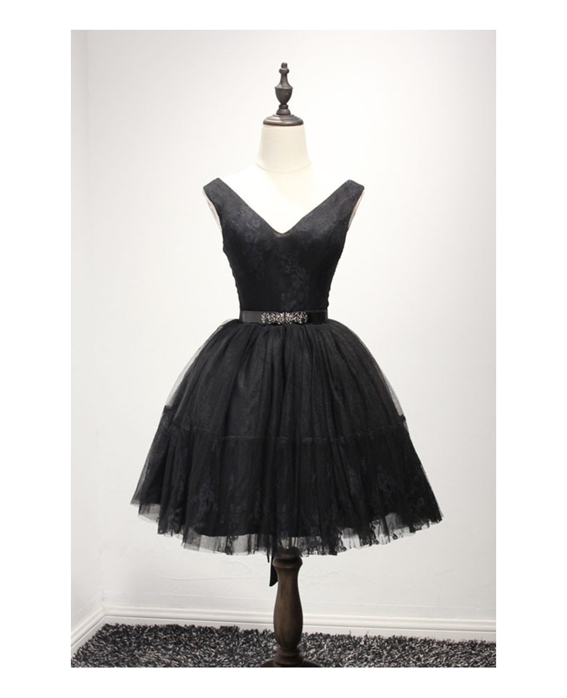 Black Ball-gown V-neck Short Tulle Homecoming Dress With Belt