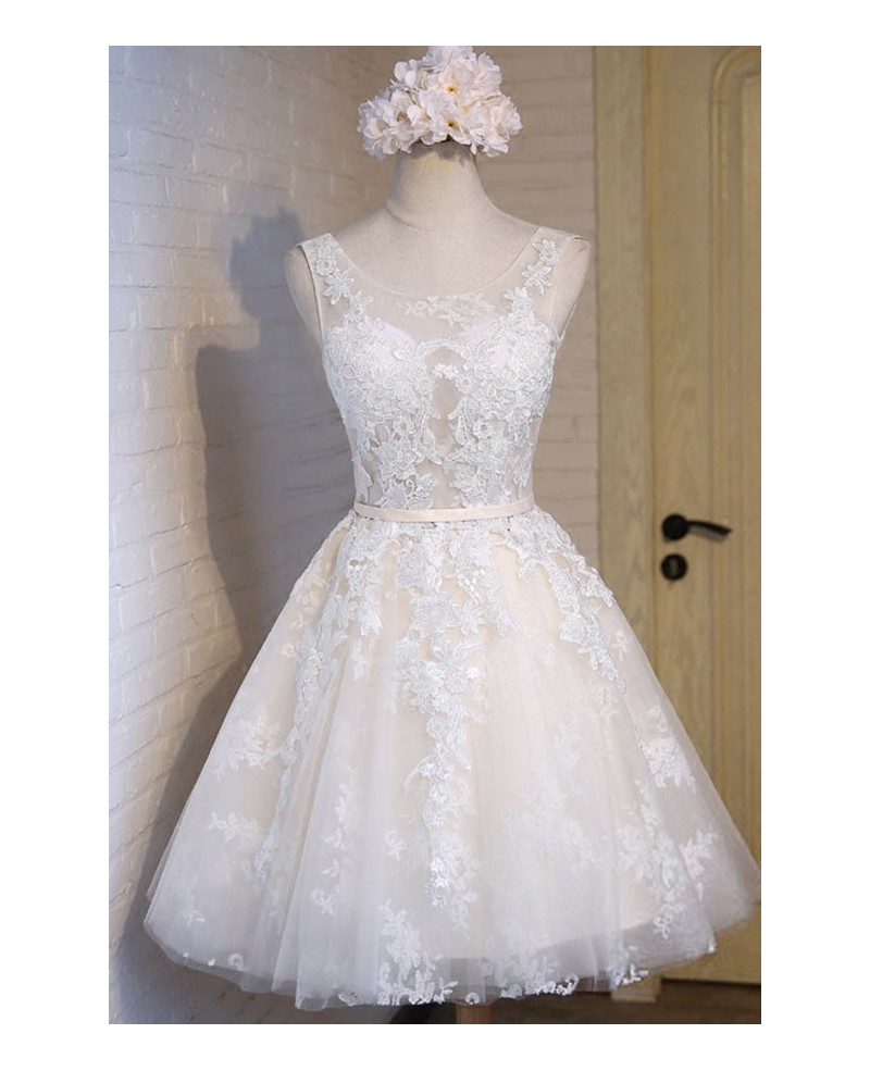 Dreamy Ball-gown Scoop Neck Short Tulle Homecoming Dress With Appliques Lace