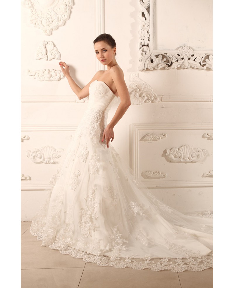 Ball-gown Strapless Chapel Train Tulle Wedding Dress With Appliques Lace