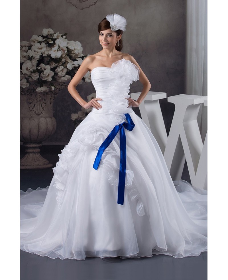 Ball-gown Strapless Cathedral Train Tulle Wedding Dress