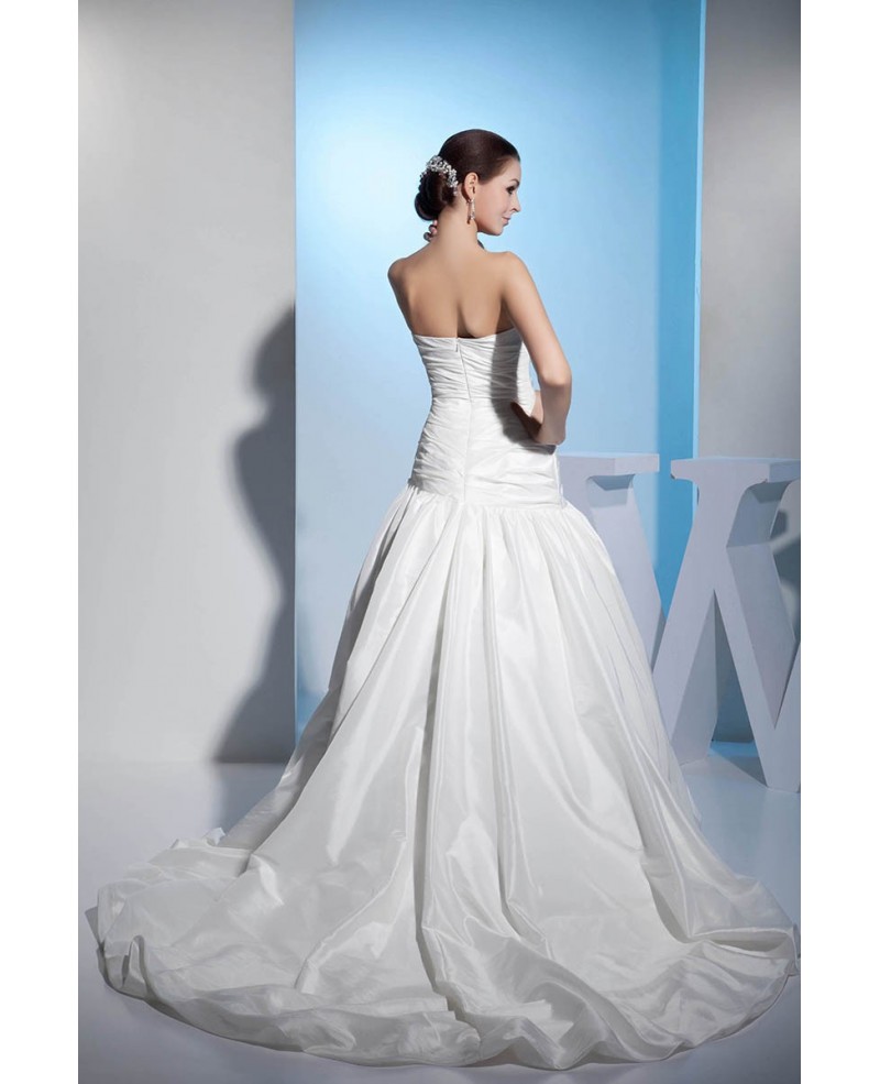 Sweetheart Ruffled Taffeta Ball Gown Wedding Dress with Long Train