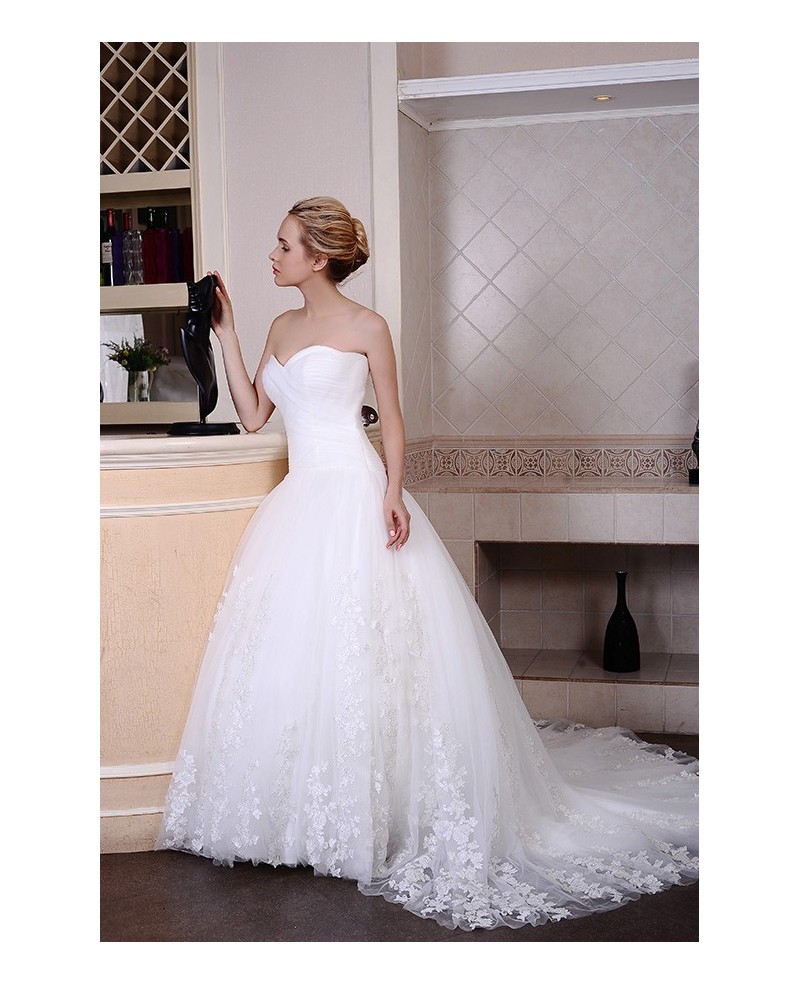 Ball-Gown Sweetheart Chapel Train Organza Wedding Dress With Appliques Lace Pleated